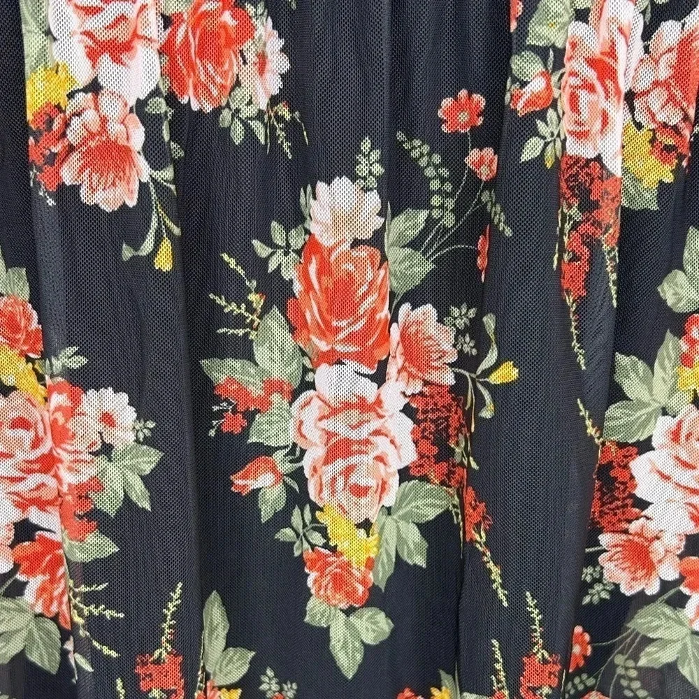 Bobbie Brooks Size Small Women’s Black Floral Sleeveless Tank Top - Picture 5 of 7